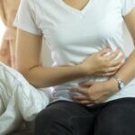 Inflamación intestinal: hábitos que la favorecen (y otros que realmente ayudan a reducirla)